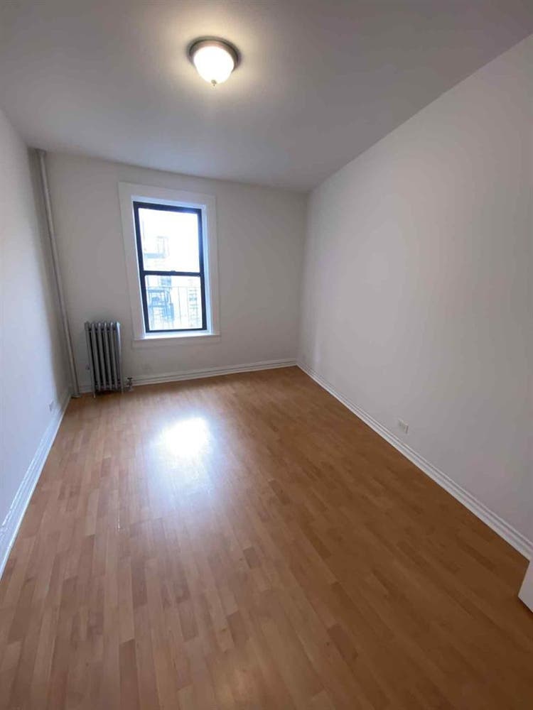 Room Available in Hudson Heights