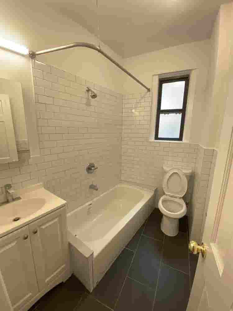 Room Available in Hudson Heights