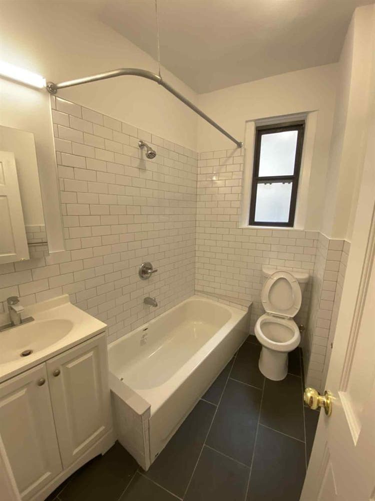 Room Available in Hudson Heights