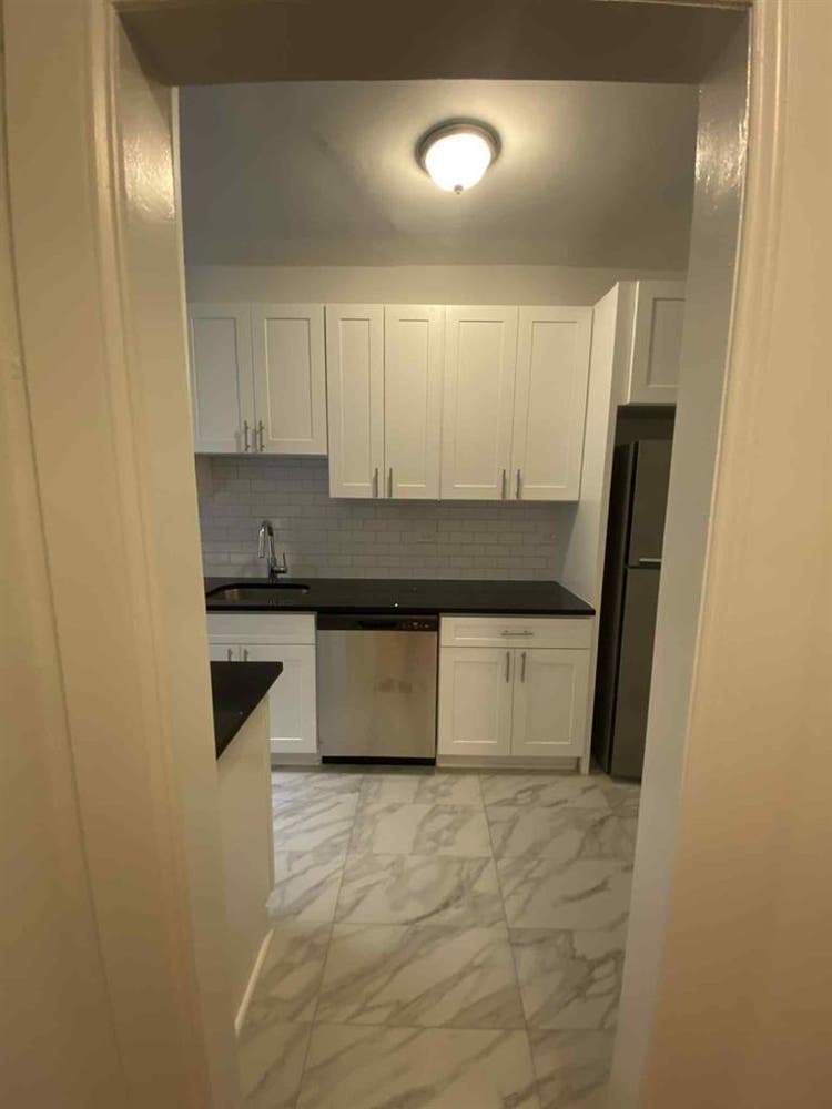 Room Available in Hudson Heights