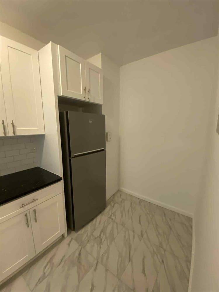 Room Available in Hudson Heights