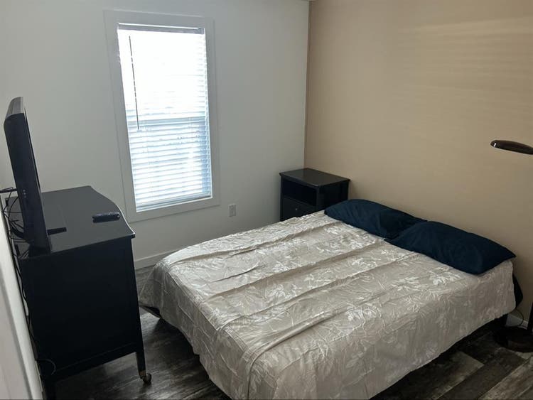 New home furnished rooms availablee