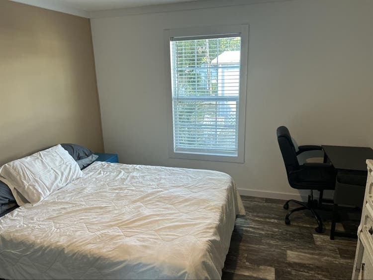 New home furnished rooms availablee