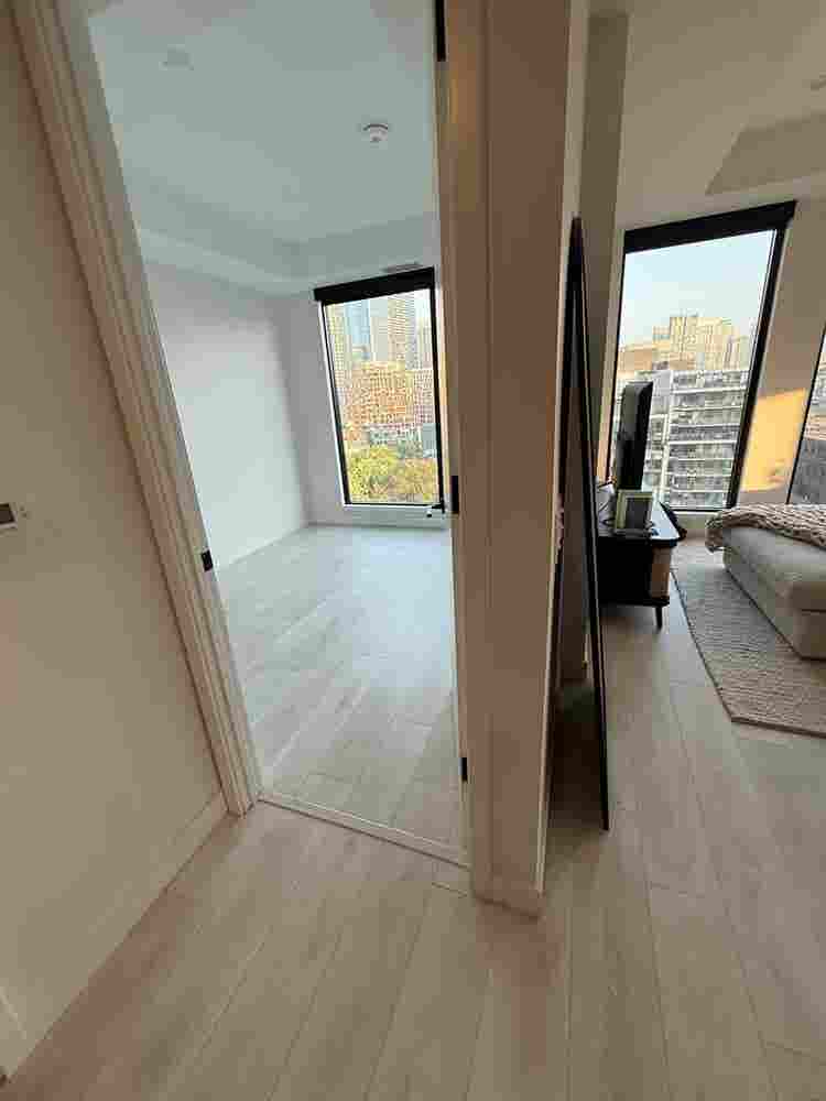 Bath + Den SW Apt w Balcony