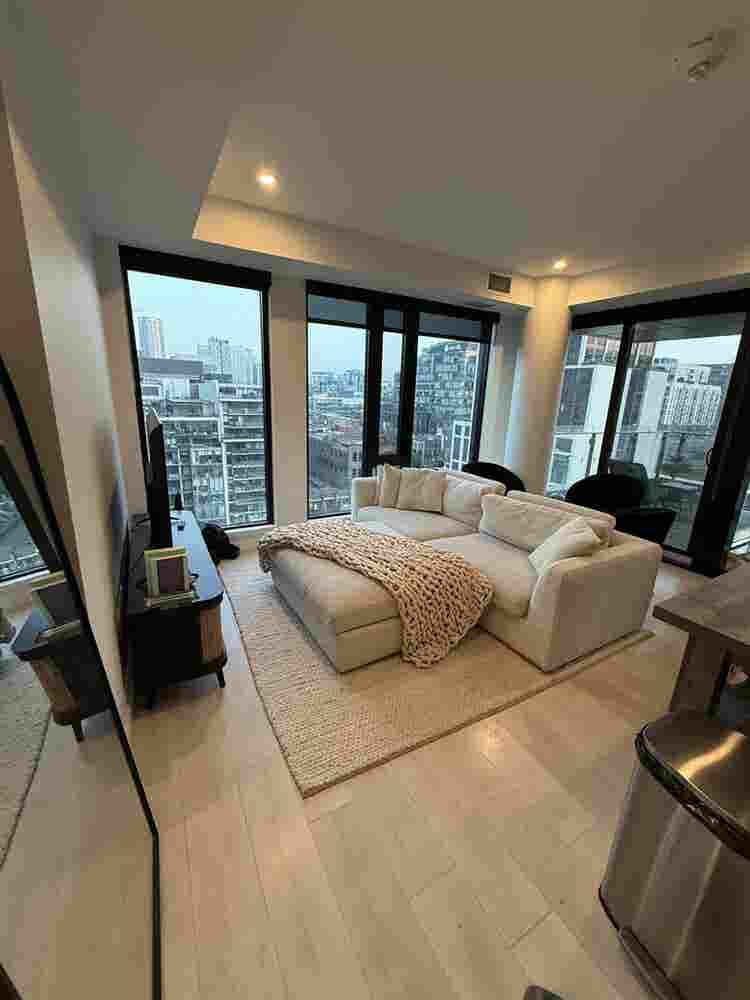 Bath + Den SW Apt w Balcony