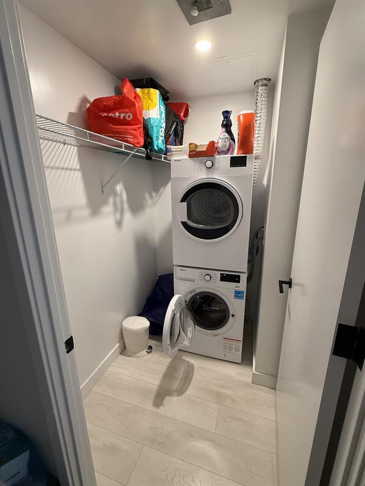 Bath + Den SW Apt w Balcony