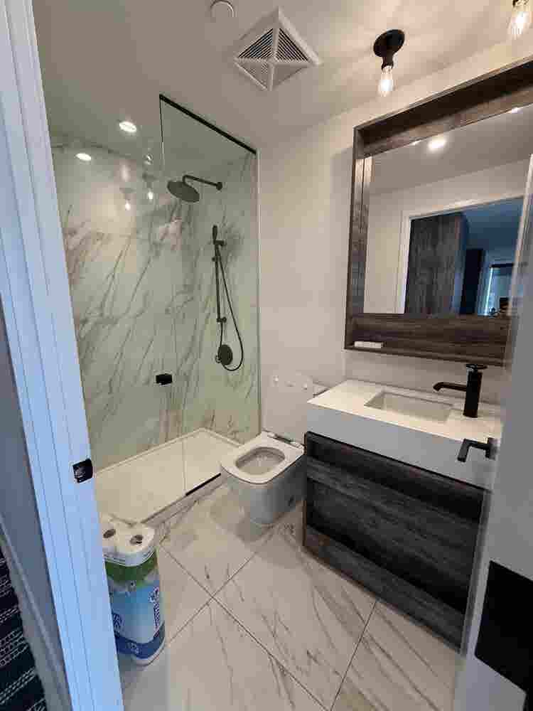 Bath + Den SW Apt w Balcony