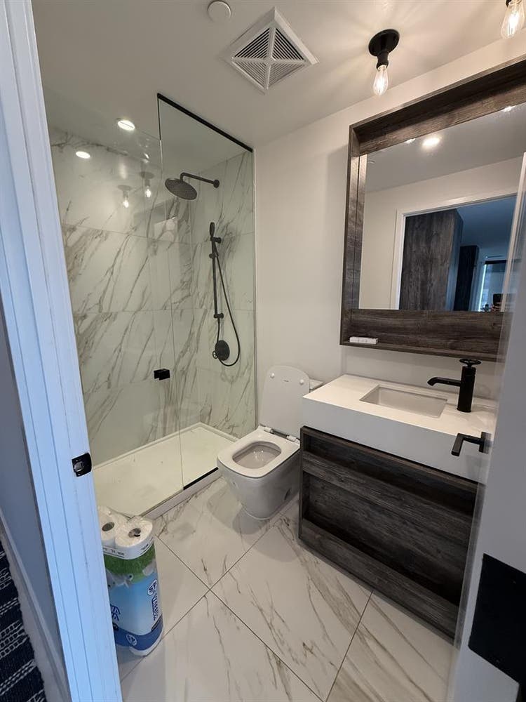 Bath + Den SW Apt w Balcony
