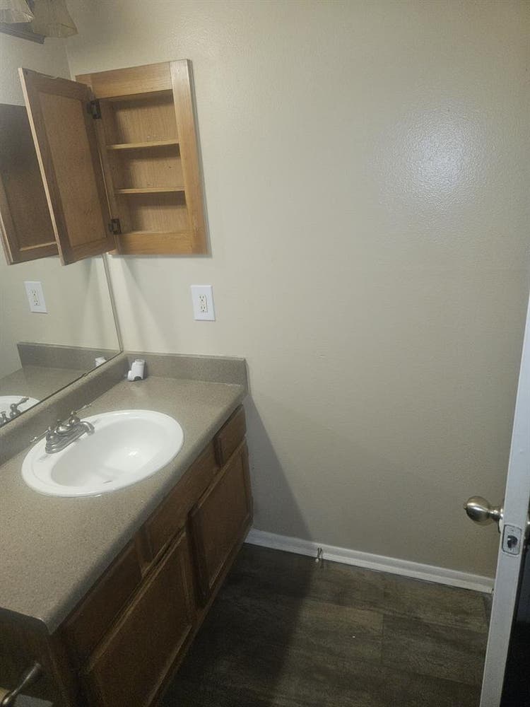 Need roomate
