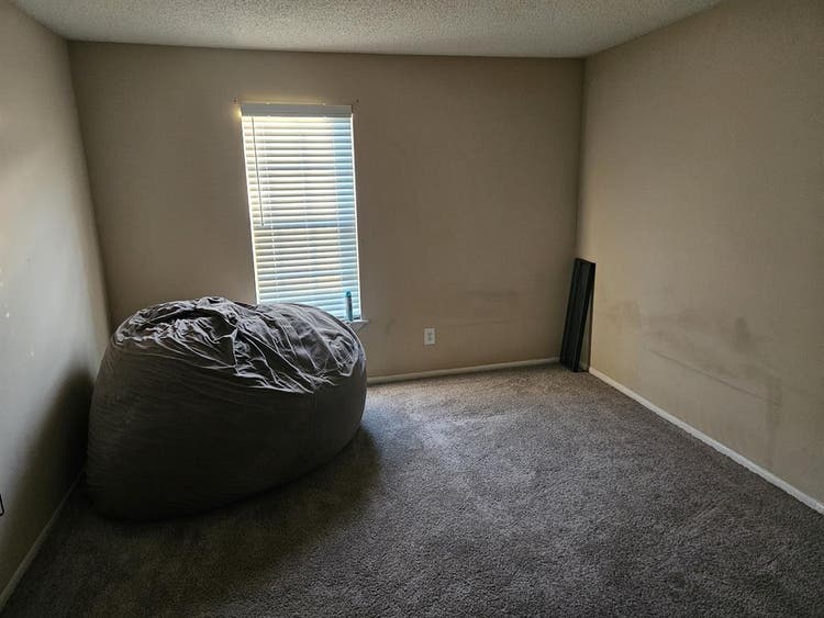 Need roomate