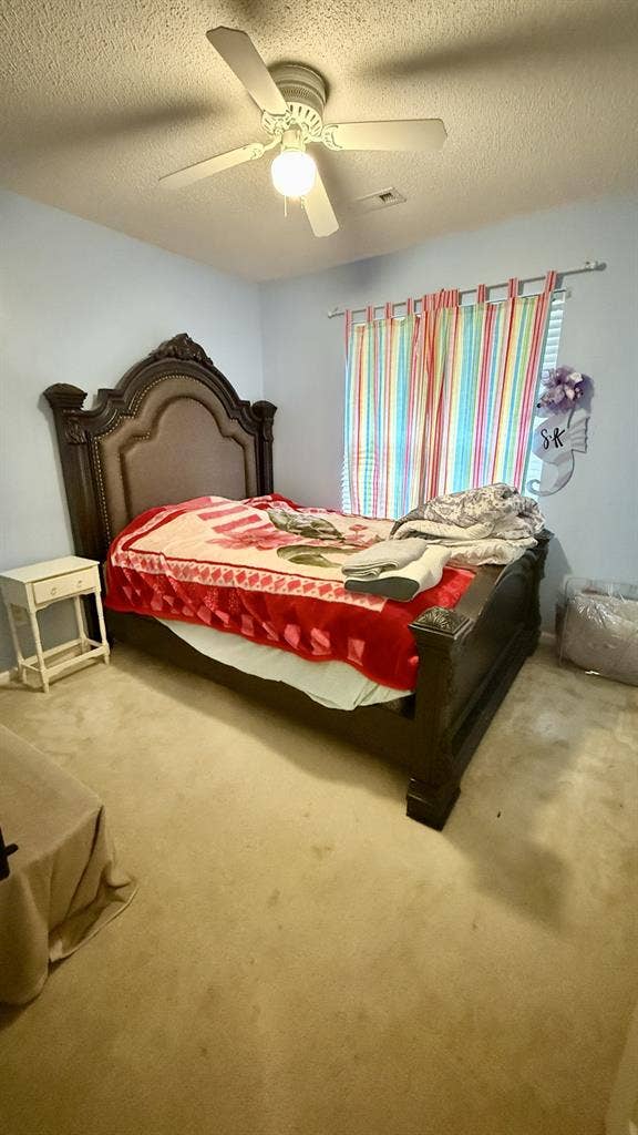 Female roommates only !