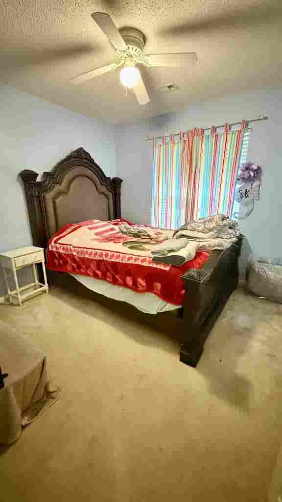 Female roommates only !