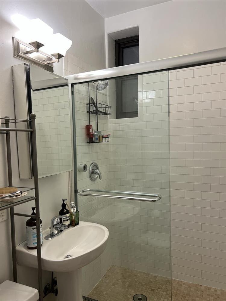 Convertible  bathsublet