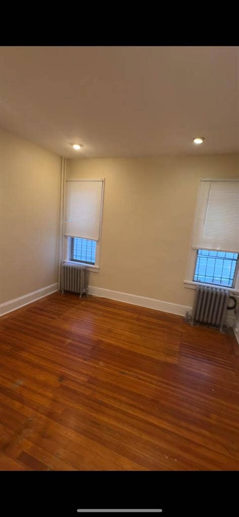 Looking for Yonkers Roommate (cats)