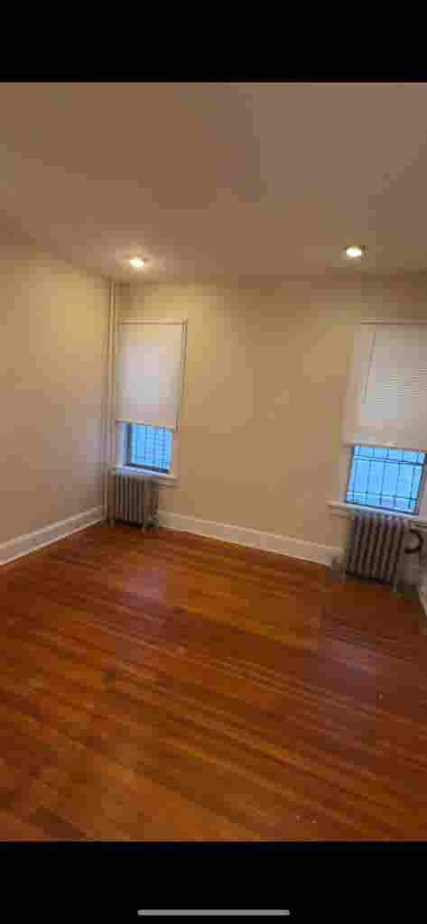 Looking for Yonkers Roommate (cats)