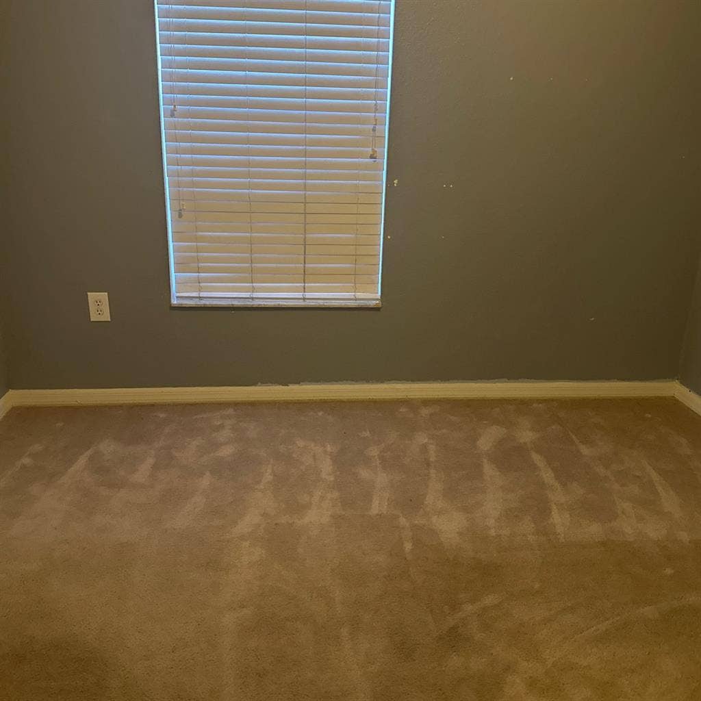 Private room/shared bath/living.