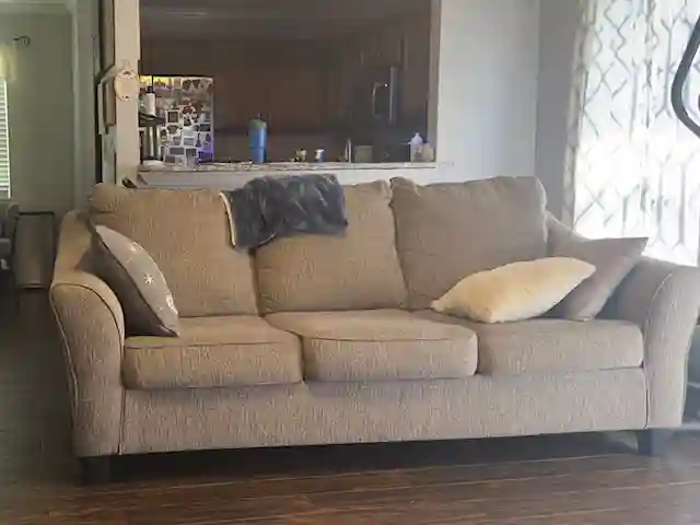 Private room/shared bath/living.