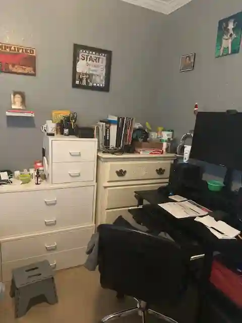 Private room/shared bath/living.