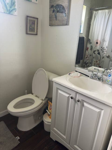 Private room/shared bath/living.