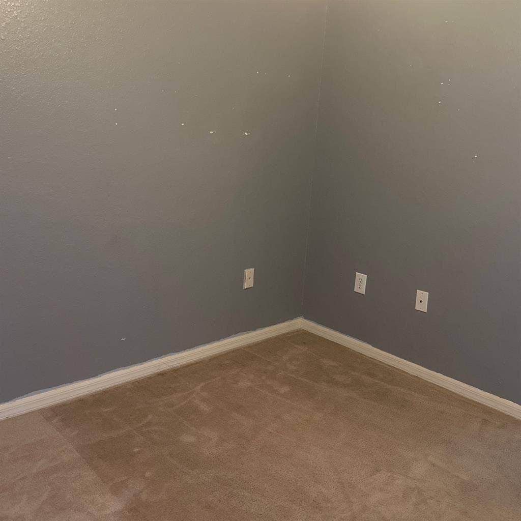 Private room/shared bath/living.