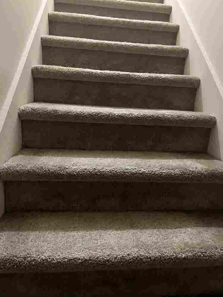 Room available to rent .