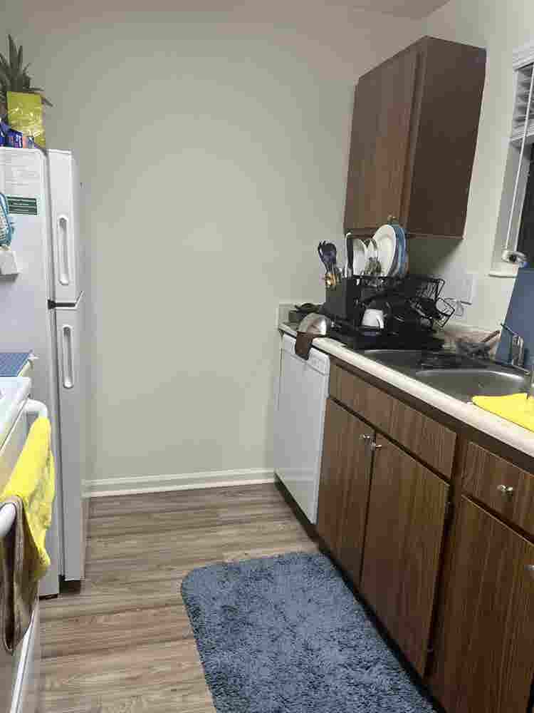 Room available to rent .