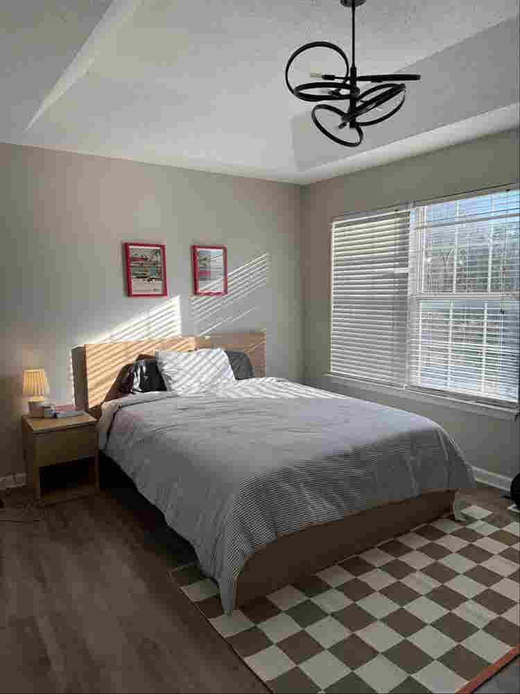 ⭐️Large Room/private bath for rent