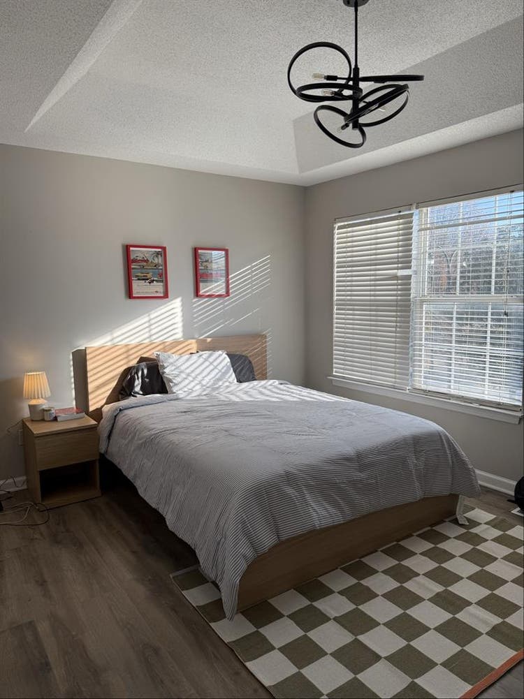 ⭐️Large Room/private bath for rent