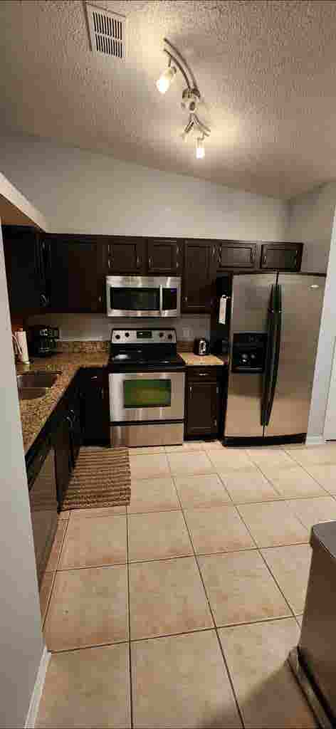 Furnished rooms. Flat rate.