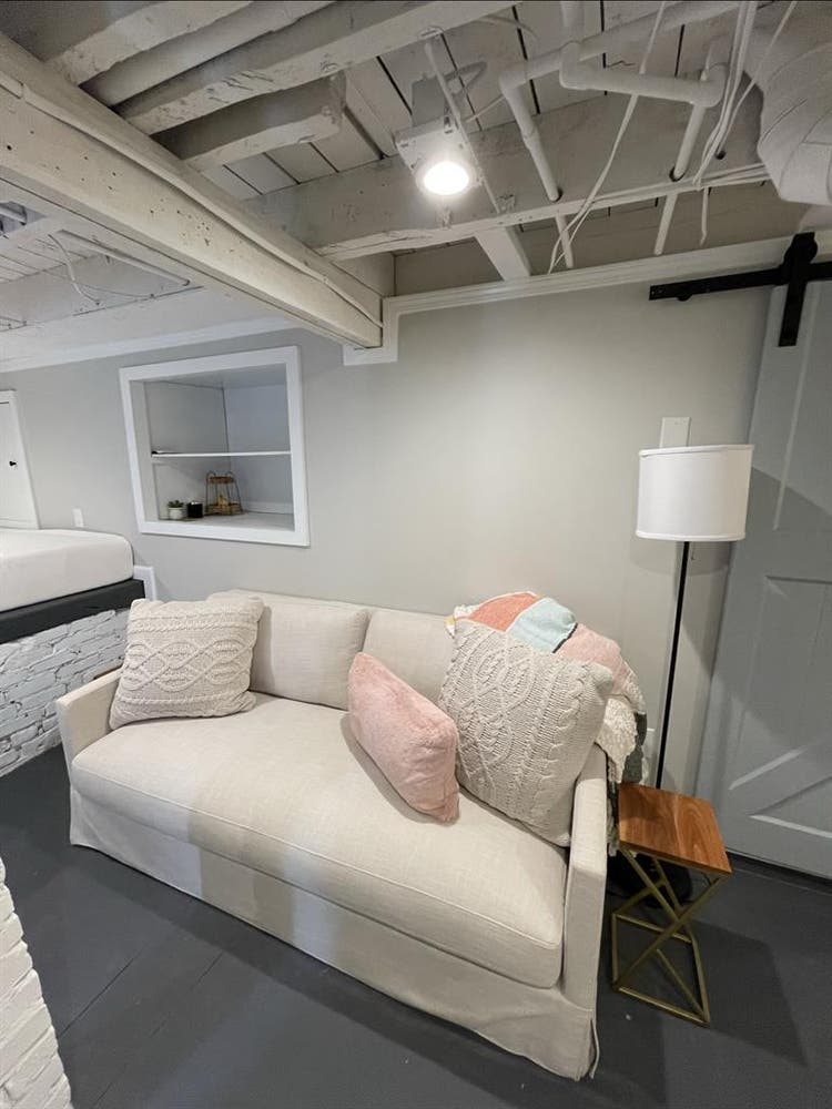 USC Studio – 1 Block from Campus!