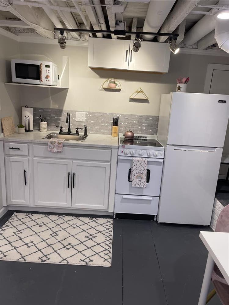 USC Studio – 1 Block from Campus!