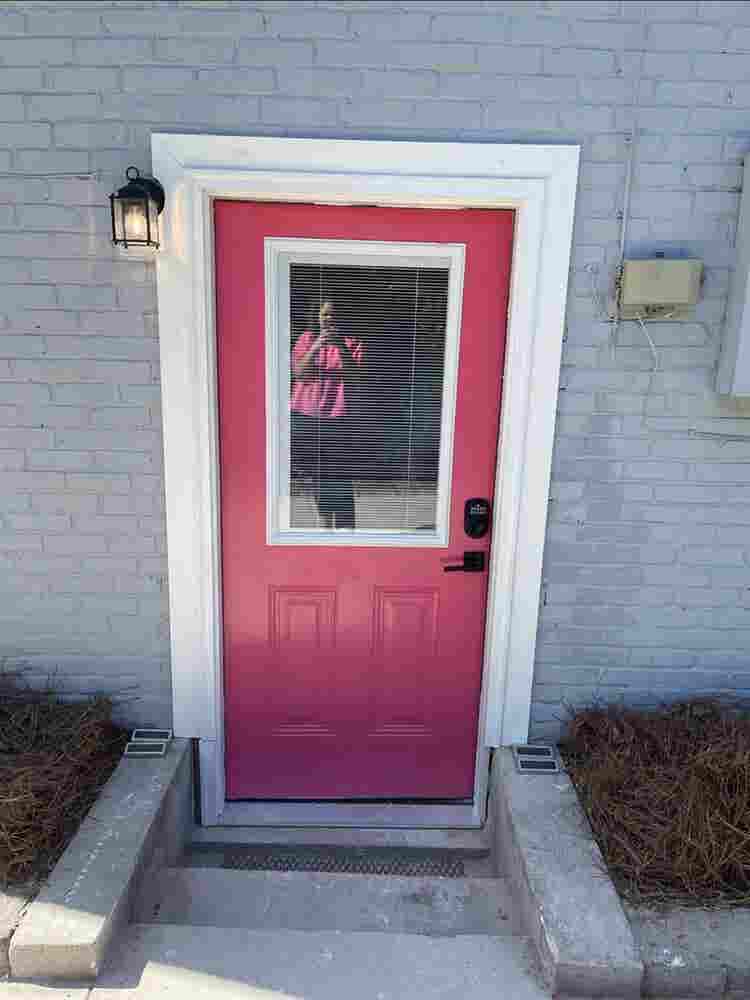 USC Studio – 1 Block from Campus!