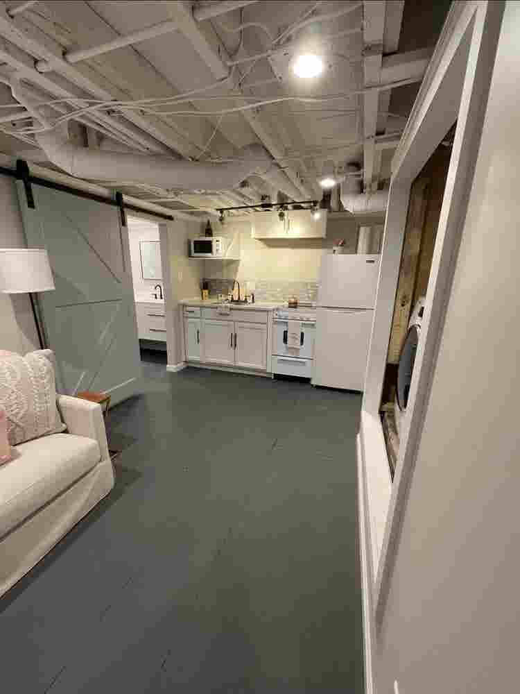 USC Studio – 1 Block from Campus!