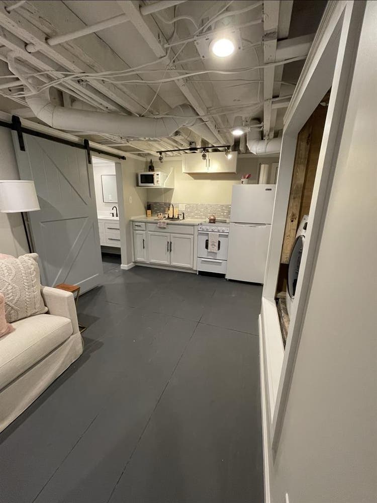 USC Studio – 1 Block from Campus!