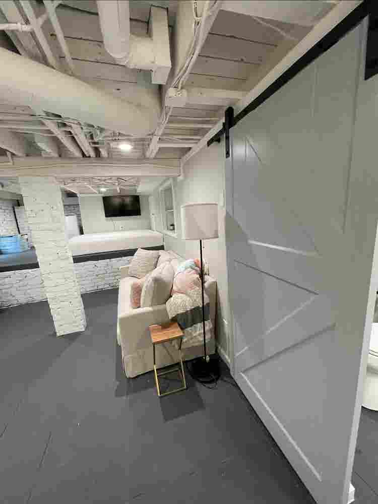 USC Studio – 1 Block from Campus!