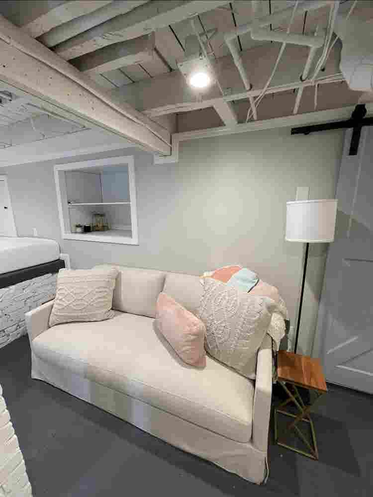 USC Studio – 1 Block from Campus!