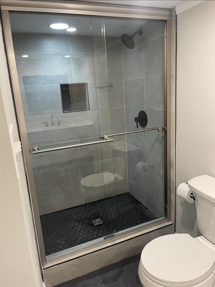 USC Studio – 1 Block from Campus!