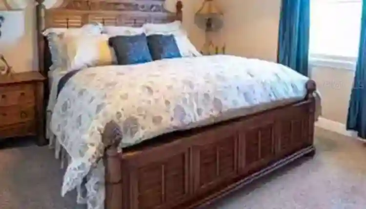 nice room in Deer Island ctry club