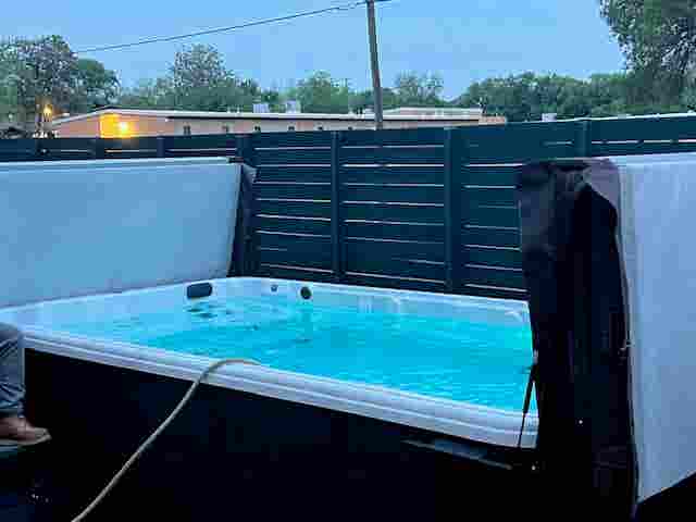 SEEKING FEMALE ROOMMATE