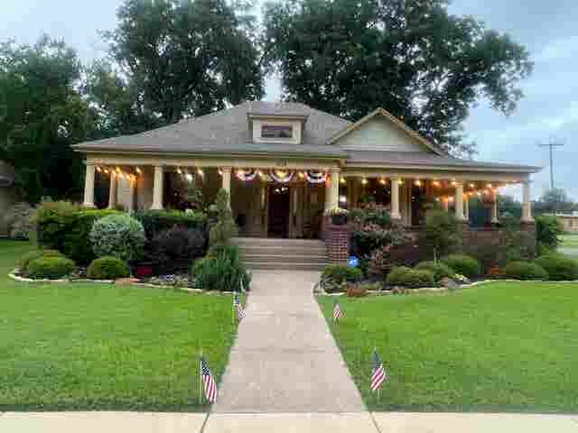 SEEKING FEMALE ROOMMATE