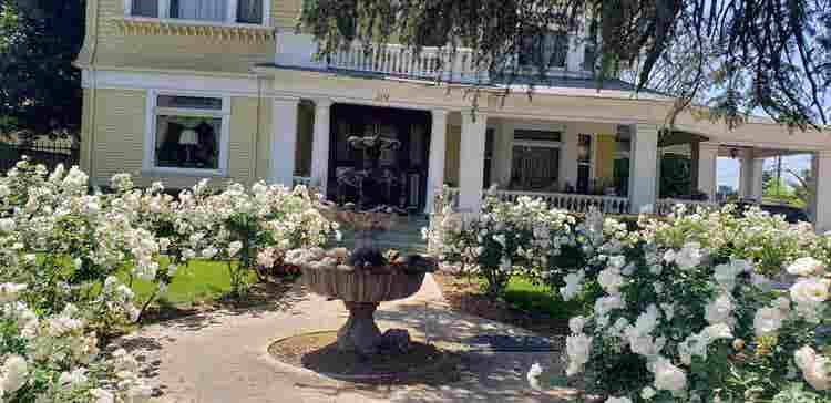 Furnished Rooms in Historic Estate!
