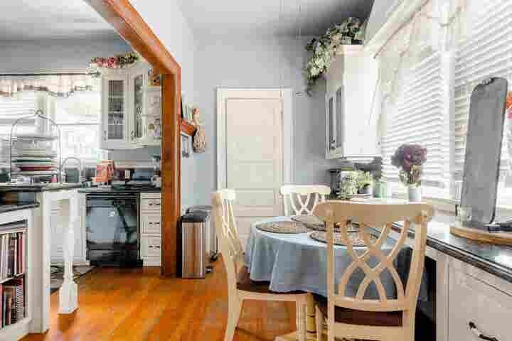 Furnished Rooms in Historic Estate!