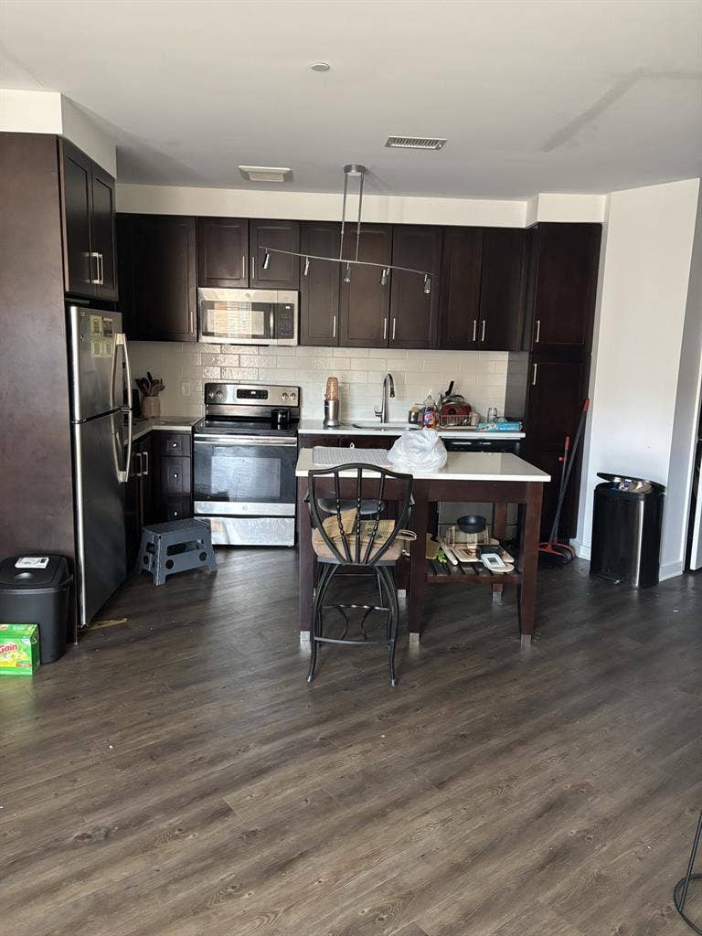 Roommate needed in Alexandria