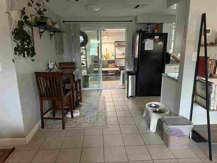 Furnished Room available in Holiday