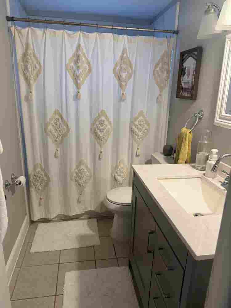 Furnished Room available in Holiday