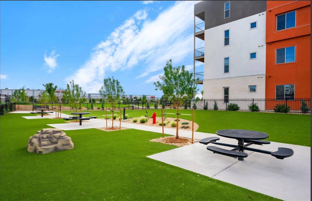 Room Avail.Gateway/GVR Close to DIA