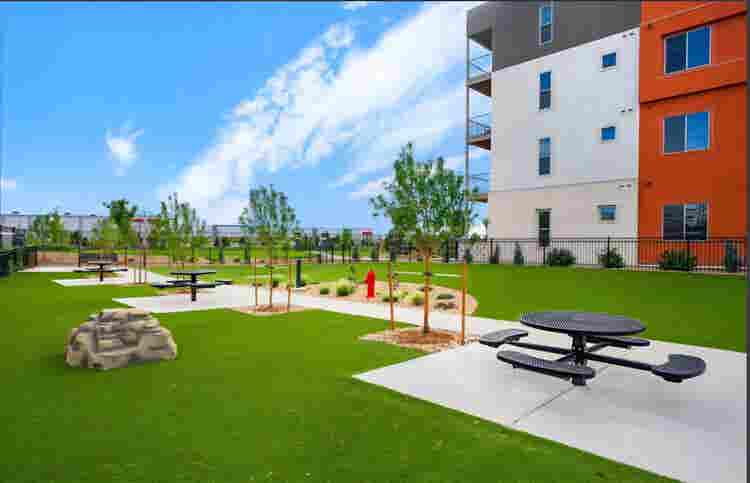 Room Avail.Gateway/GVR Close to DIA