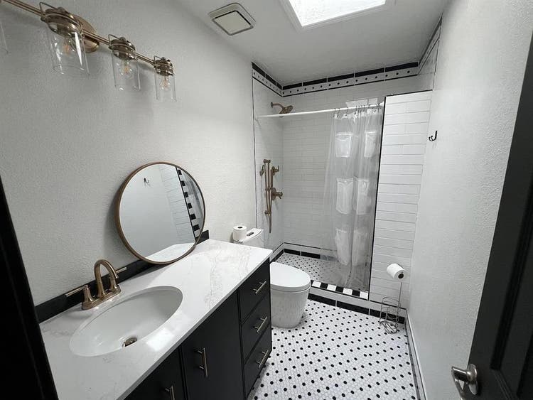 2 bedrooms; 2 private bathrooms