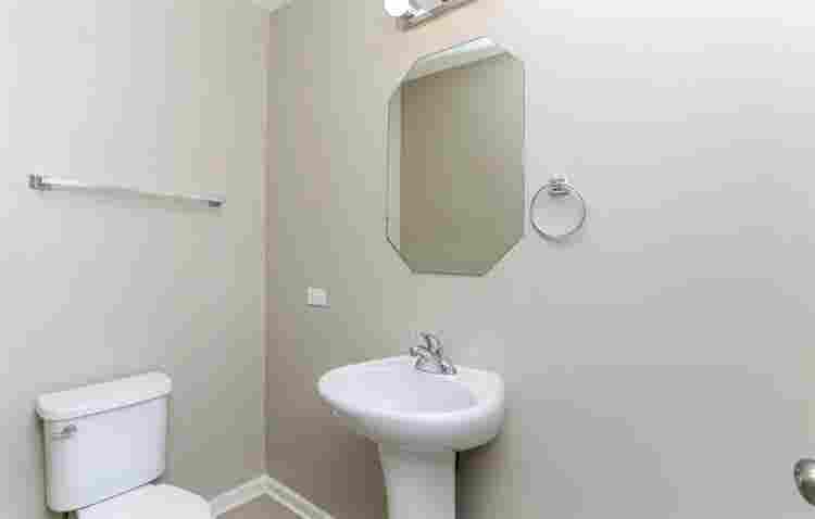 Nice three bedroom - Forest park
