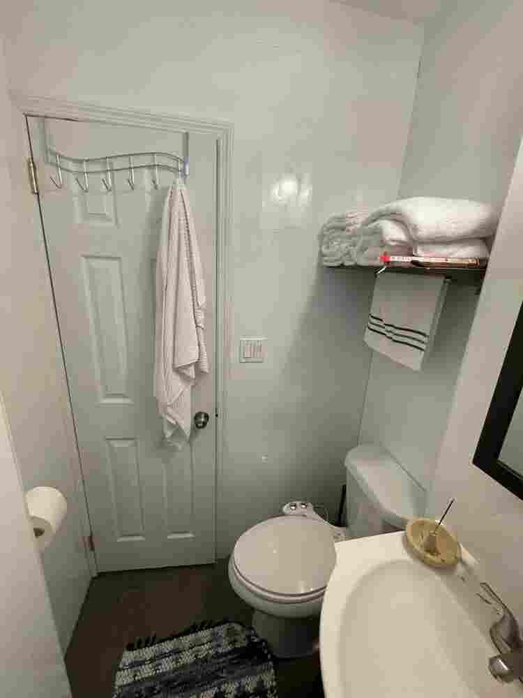 Room w Priv Bathroom in Ridgewood